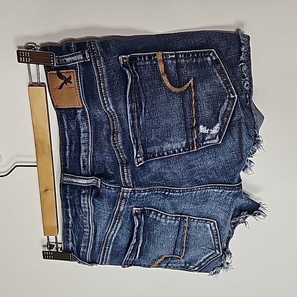 AMERICAN Eagle size 2 super stretch mid rise jean shorts - Picture 3 of 8